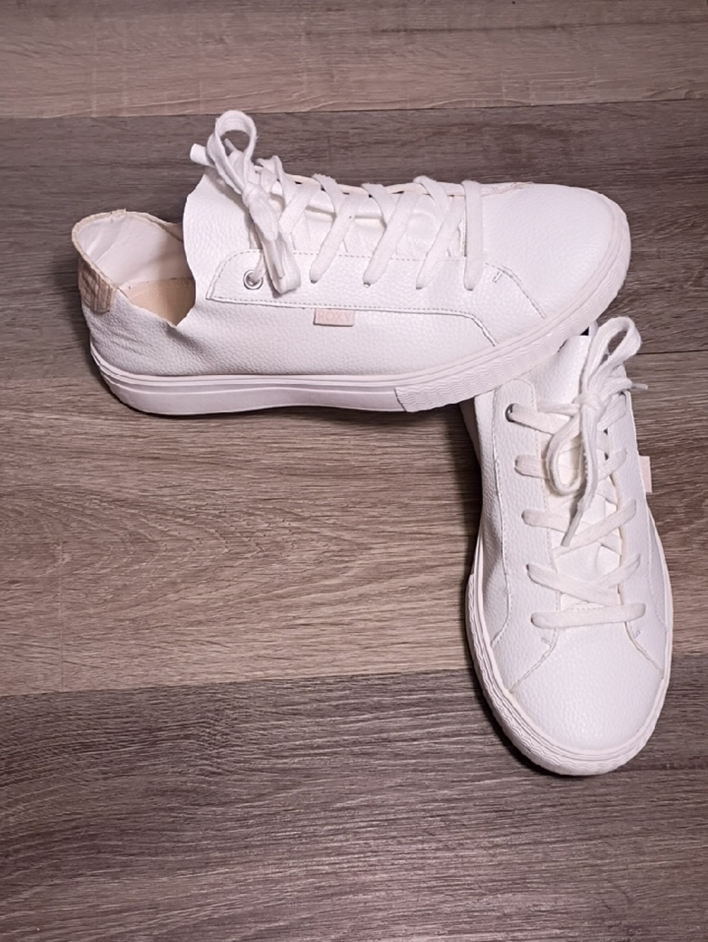 Roxy Women's White Low-Top Lace-Up Sneakers